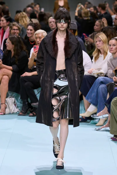 Look 27